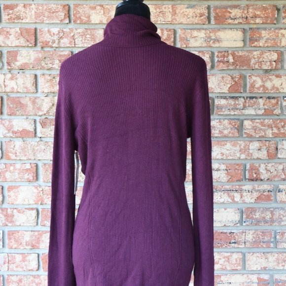 14TH & Union Burgundy Top - Picture 6 of 7